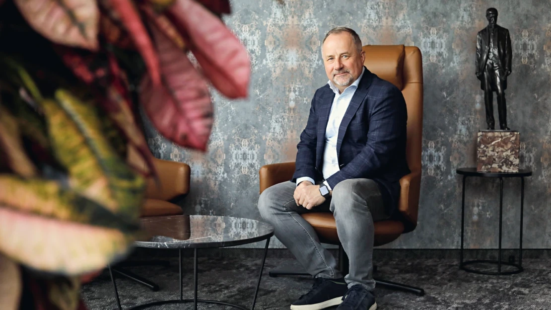 3,5 bilióna leží na účtoch. Bankár odhaľuje, prečo ľudia nechcú investovať