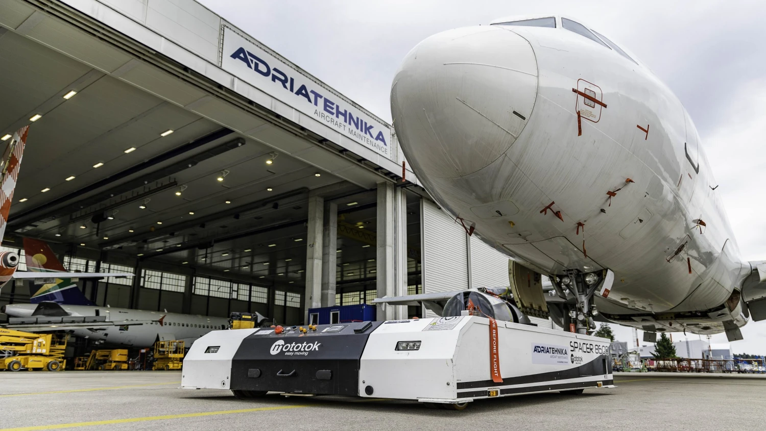 Na snímke hangár spoločnosti AdriaTechnika. 