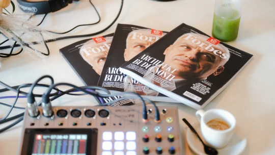 Toto ste počúvali celý rok. Forbes predstavil tri nové podcasty, čo zaujalo poslucháčov?