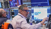Tieto grafy teraz sledujú investori po celom svete. Naznačujú veľký zlom na burzách?
