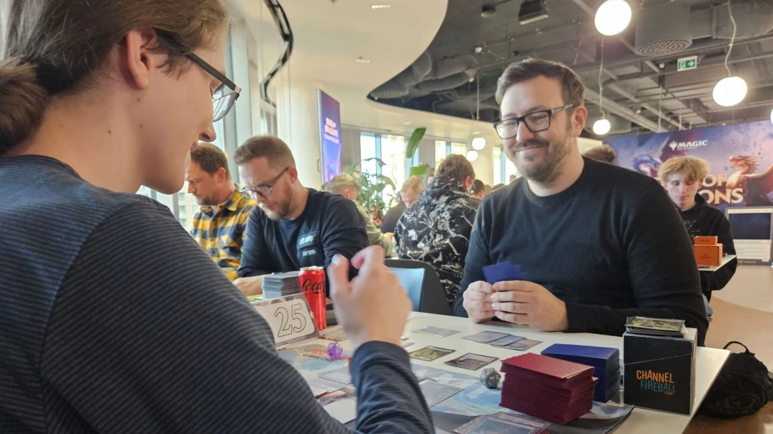 Kartové hry zažívajú ošiaľ. Firmy lovia medzi ich hráčmi talenty