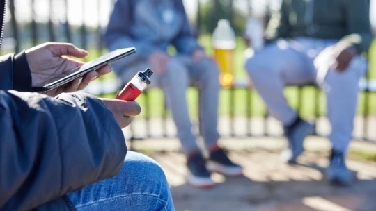 Výrobky na fajčenie si kúpi každé štvrté dieťa. Veľkým problémom sú jednorazové e-cigarety