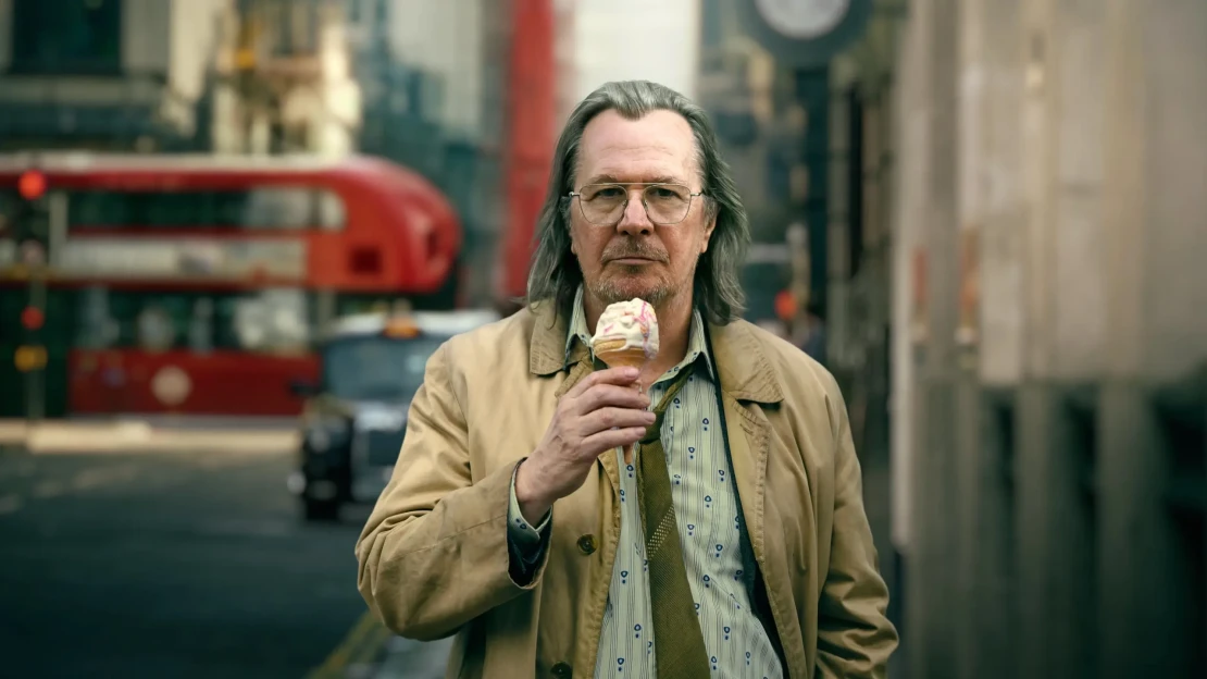 Tajné kódy Netflixu či nechutný Gary Oldman. Streamy na Vianoce lákajú na klasiku, ale aj bizarnosť