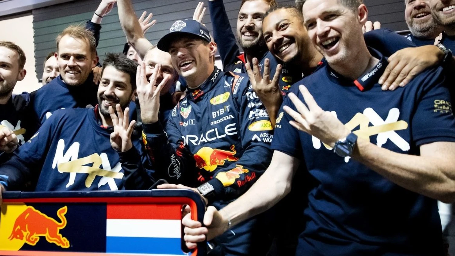 Je hviezdou Formuly 1. Zažil tituly s Maxom Verstappenom, ale aj smrť svojho jazdca