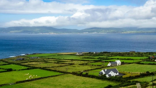 Achillova päta Európy? Ich vody brázdia ruské lode, Íri napriek tomu zostávajú neutrálni