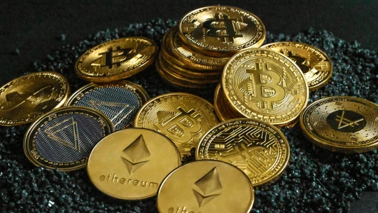 Bitcoin padol pod 60-tisíc dolárov. Investorov viac láka AI a SpaceX