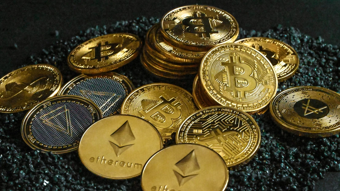 Bitcoin padol pod 60-tisíc dolárov. Investorov viac láka AI a SpaceX