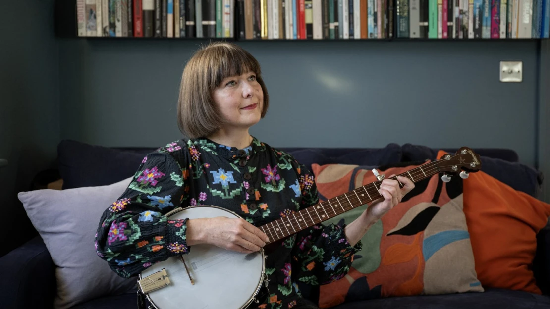 Fanúšik jej gratuloval k albumu, hoci žiadny nevydala. Streamy zaplavujú falošné piesne od AI