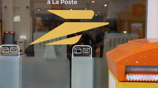 K útoku na francúzsku poštu sa prihlásila proruská hackerská skupina