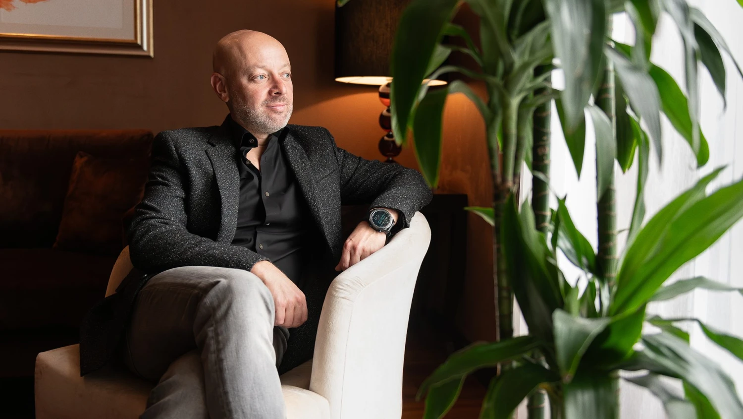 Ak ste s AI nezačali včera, začnite dnes. Expert z firmy s 779-tisíc ľuďmi radí, ako prežiť 2030