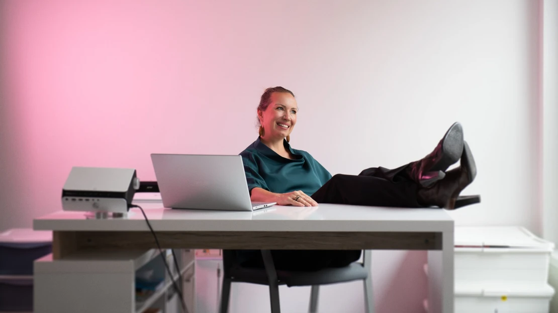 Deti počítajú obrovské čísla z hlavy. Mentálnu aritmetiku k nám priniesla rebelka, ktorá 20 rokov cestovala svetom