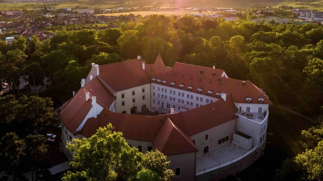 Biznis aj história na Šimák Zámku v Pezinku. Podujatia tu majú nezabudnuteľnú atmosféru