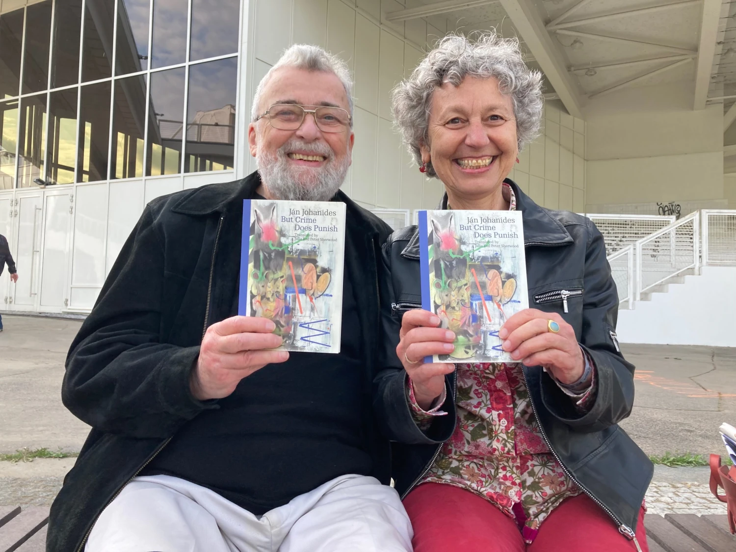 Júlia Sherwood s manželom na knižnom veľtrhu Svět knihy v Prahe v roku 2022