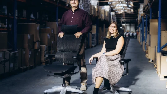 Otec a dcéra bez konfliktov. Takto funguje rodinný biznis, ktorý ovládol trh so stoličkami