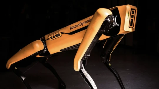 Robotické psy idú do vojny aj fabrík. Trh s nimi má narásť na tri miliardy dolárov