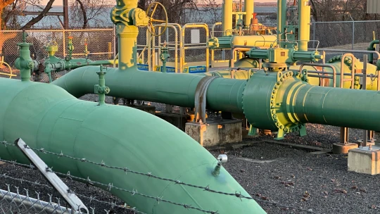 Biznis, v ktorom plyn prúdi a milióny cinkajú. Kto ovláda kohútiky slovenského plynu?