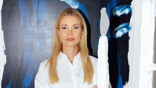Opustila právo, aby dala hlas umeniu. Galéria Nikol Popovskej spája ženy naprieč svetmi