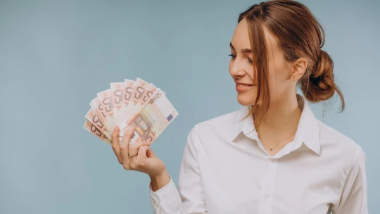 Bič na firmy aj živnostníkov: Štát sprísňuje kontroly DPH a zmlúv. Máte všetko podľa nových pravidiel?