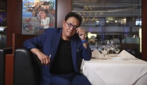 Mám dlh vyše miliardy a robí ma to bohatším. Autor bestselleru o investovaní Kiyosaki opäť šokuje