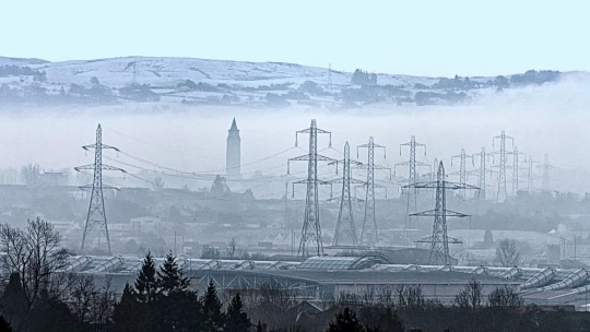 Po búrke Goretti vo Francúzsku zostáva takmer 100-tisíc domácností bez elektriny