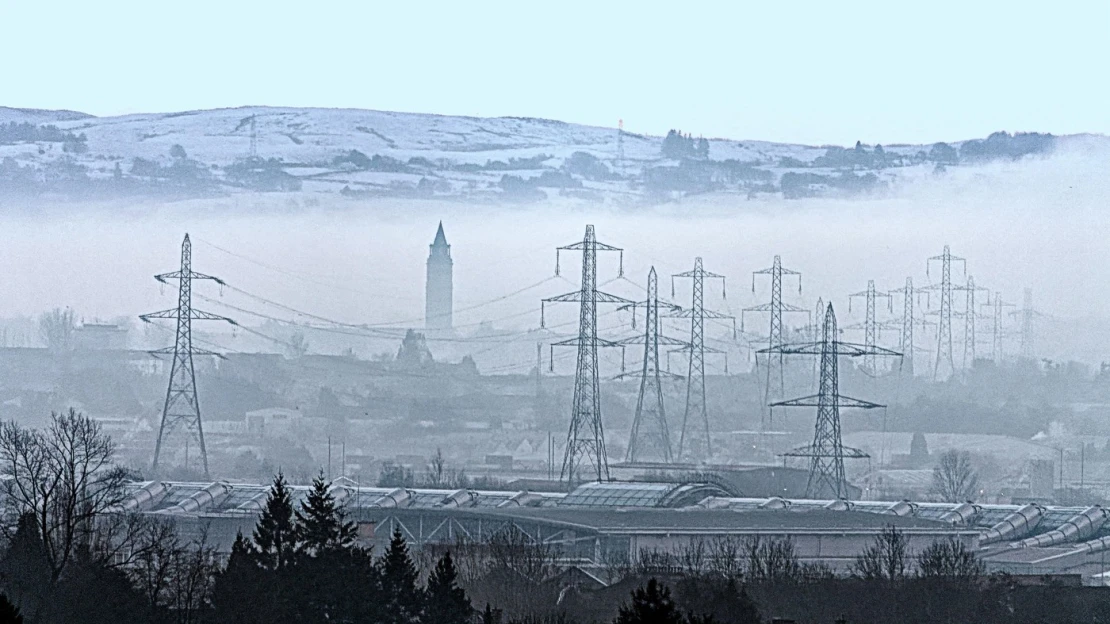 Po búrke Goretti vo Francúzsku zostáva takmer 100-tisíc domácností bez elektriny