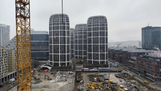 Zbúrali budovu dočasnej bratislavskej stanice. Čo tu postaví jeden z najbohatších Slovákov?