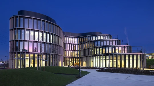 Innovatrics predstavuje novú centrálu ako z budúcnosti. Jej tvar je inšpirovaný odtlačkom palca