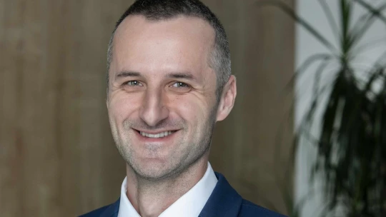 Americký trh dosahuje historické maximá. Európski investori však profitujú menej