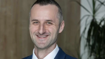 Americký trh dosahuje historické maximá. Európski investori však profitujú menej