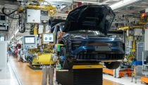 Porsche chce presunúť výrobu modelu Cayenne z Bratislavy a znižovať platy, píše FAZ
