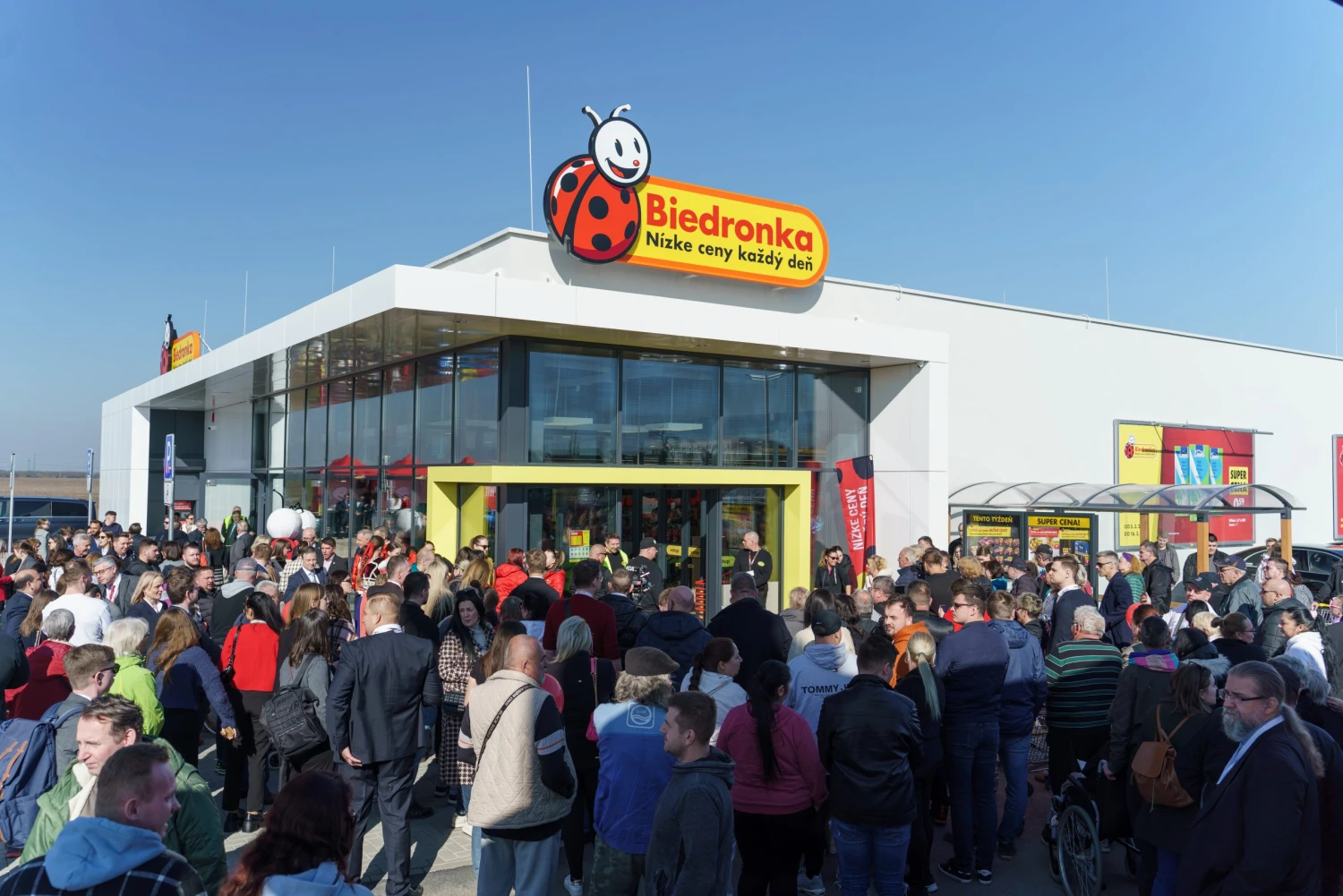 Rok Biedronky na Slovensku. Dobýja menšie mestá, východ Slovenska zatiaľ na prvú predajňu čaká