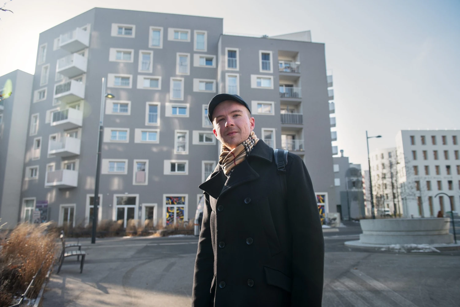 na snímke muž v exteriéri