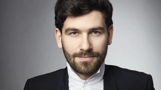 Najmladší riaditeľ základnej školy. Má 26 rokov a chce meniť školstvo