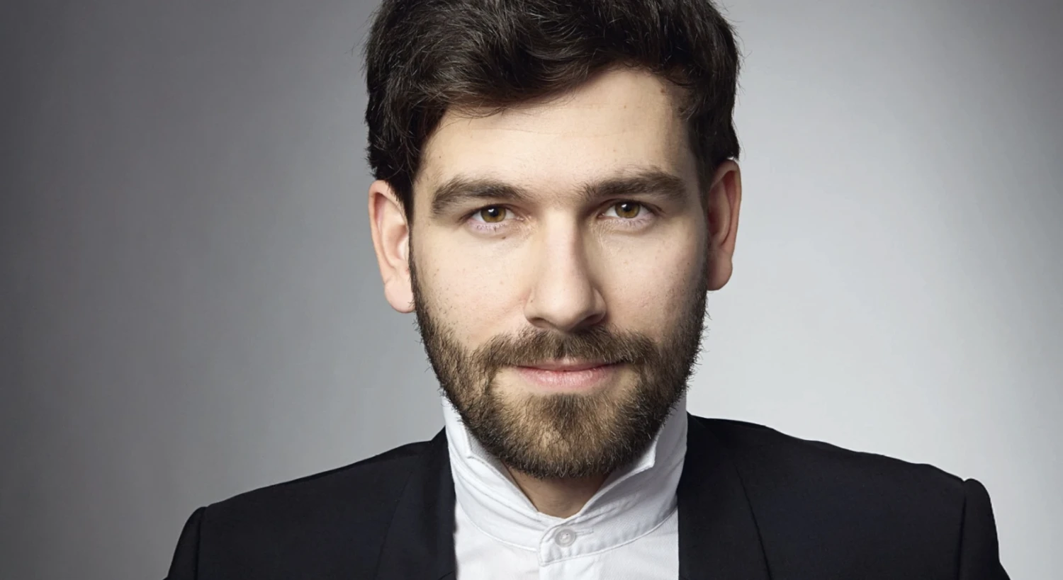 Najmladší riaditeľ základnej školy: Má 26 rokov a toto je jeho vízia pre lepšie školstvo