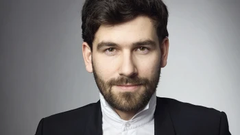 Najmladší riaditeľ základnej školy. Má 26 rokov a chce meniť školstvo