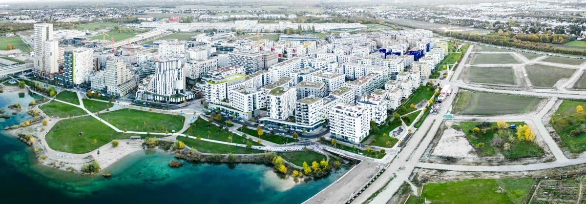 na snímke development