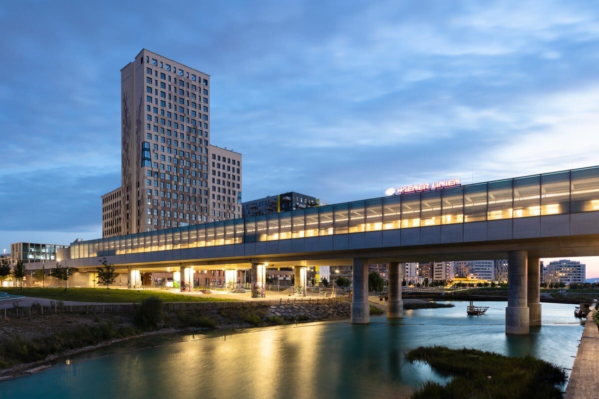 na snímke development