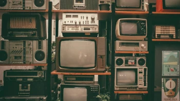 Revolúcia menom televízia oslavuje. Čo všetko sa za 100 rokov zmenilo?