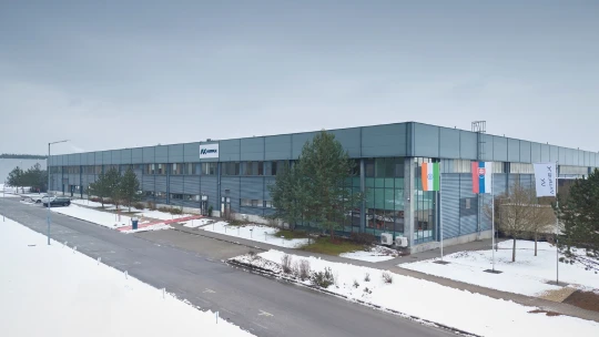 Indický gigant kúpil významnú fabriku na Slovensku. Chce ju nafúknuť až 3-násobne, pomôcť má „matka všetkých dohôd“