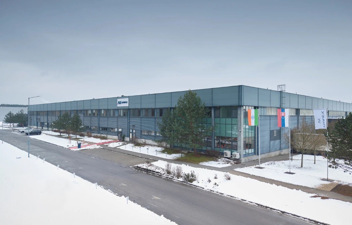 Indický gigant kúpil významnú fabriku na Slovensku. Chce ju nafúknuť až 3-násobne, pomôcť má „matka všetkých dohôd“