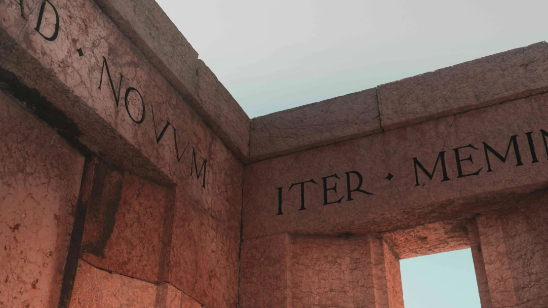 Plán rakúskej vlády obmedziť výučbu latinčiny v prospech AI čelí kritike