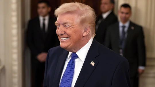 Namiesto platenia poplatkov v Hormuze uzavrú štáty Perzského zálivu dohody s USA, uviedol Trump