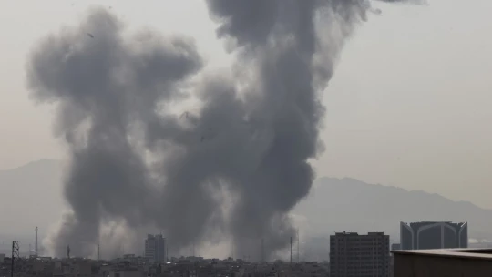 Najvyšší vodca Iránu mal vystúpiť s prejavom, ale mešká. Minister vraví, že pokiaľ on vie, žije