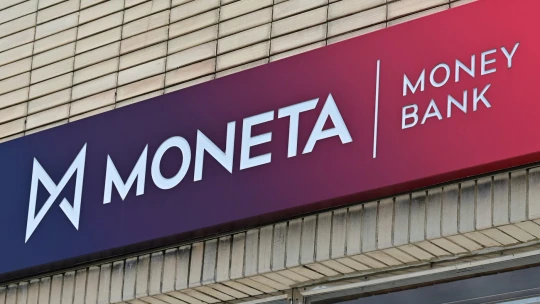 Nenápadný ťahúň pražskej burzy. Rast akcií Monety Money Bank sa zrýchľuje
