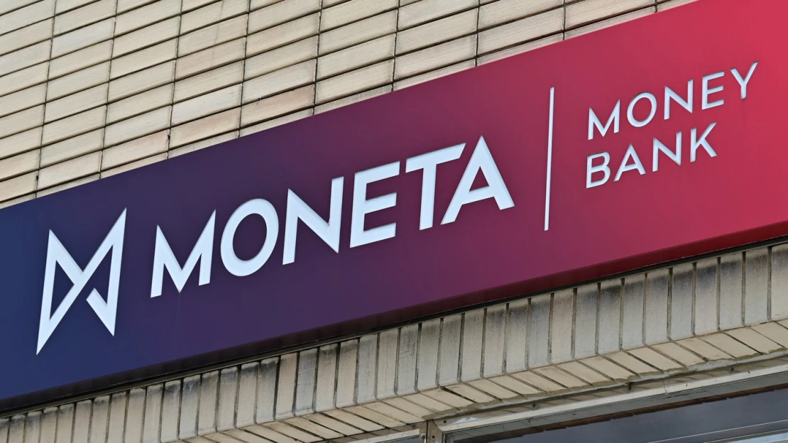 Nenápadný ťahúň pražskej burzy. Rast akcií Monety Money Bank sa zrýchľuje