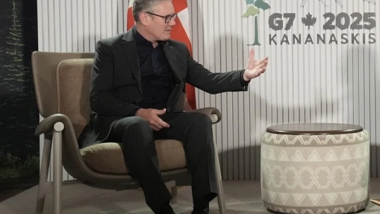 Britský premiér Starmer pritvrdzuje: „Mám toho po krk, za drahé energie môžu Trump a Putin“