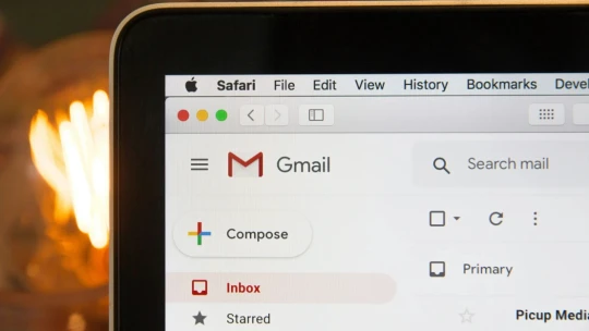 Trápne výpovede aj premárnené dni. Omylom odoslaný e-mail môže stáť milióny
