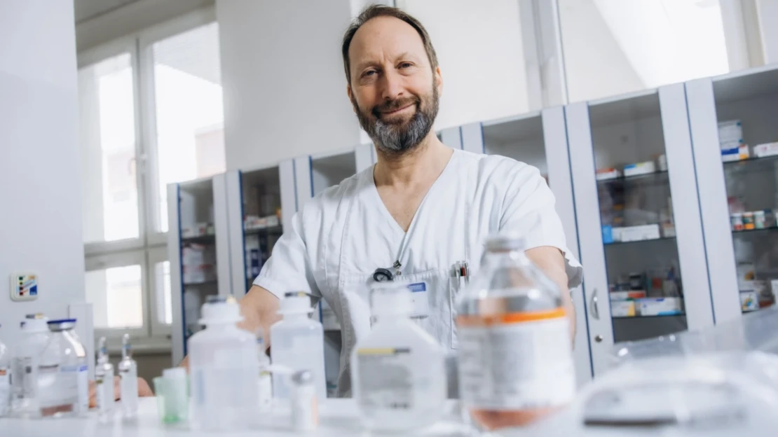 Antibiotiká prestávajú fungovať. Rezistencia rastie, sme už „po kolená vo vode“, varuje lekár