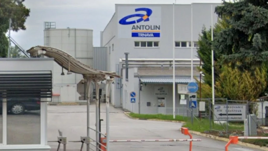 Ďalšia fabrika na odchode. Výrobca dielov pre luxusné športiaky zatvára trnavský závod