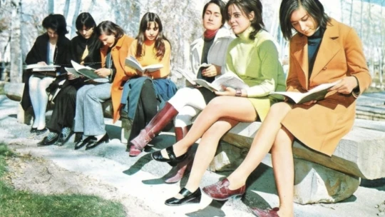 Keď bol Teherán plný minisukní a rocku. Ako pád šáha zmenil Irán na prísny teokratický štát